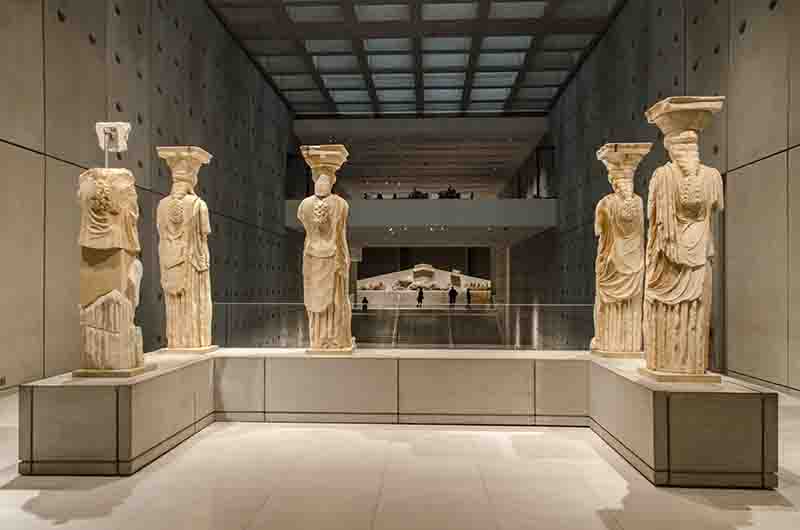 55 - Grecia - Atenas - museo de la Acropolis - Erecteion - portico de Las Cariatides